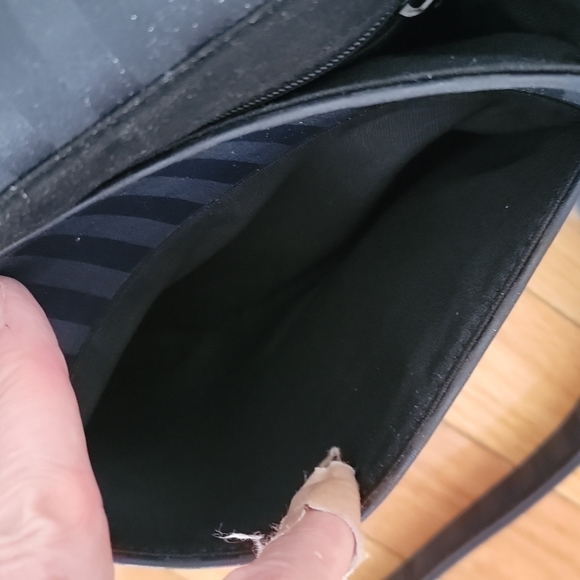 NINE West Navy Two Toned Striped Crossbody - Picture 6 of 9